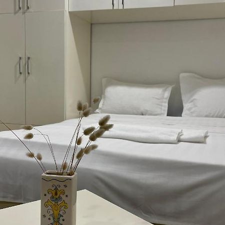 Brilant Studio Apartment City Center Tirana Bagian luar foto