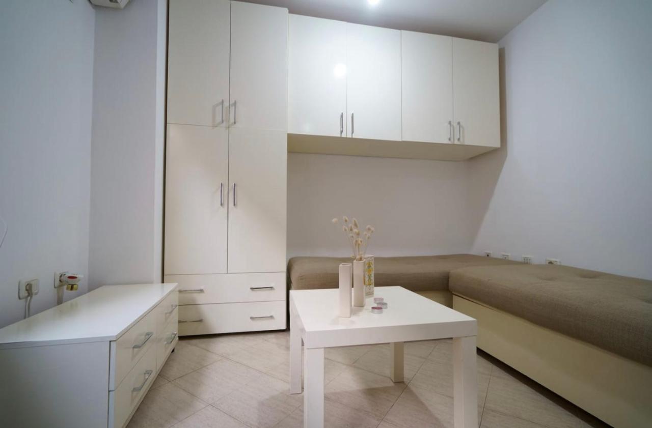 Brilant Studio Apartment City Center Tirana Bagian luar foto