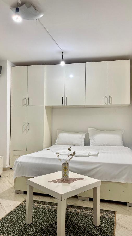 Brilant Studio Apartment City Center Tirana Bagian luar foto